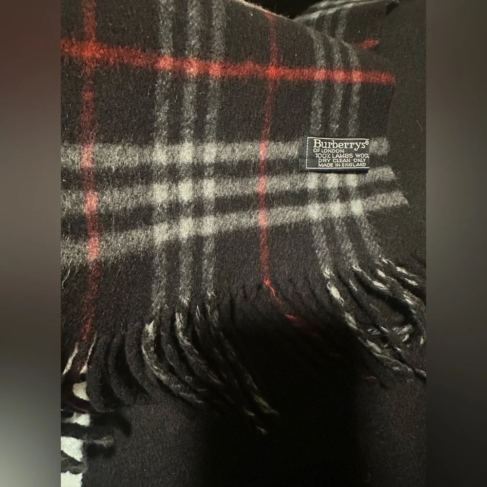 Vintage Burberry Classic Black and Red Plaid Scarf 100% lambs wool(unisex)